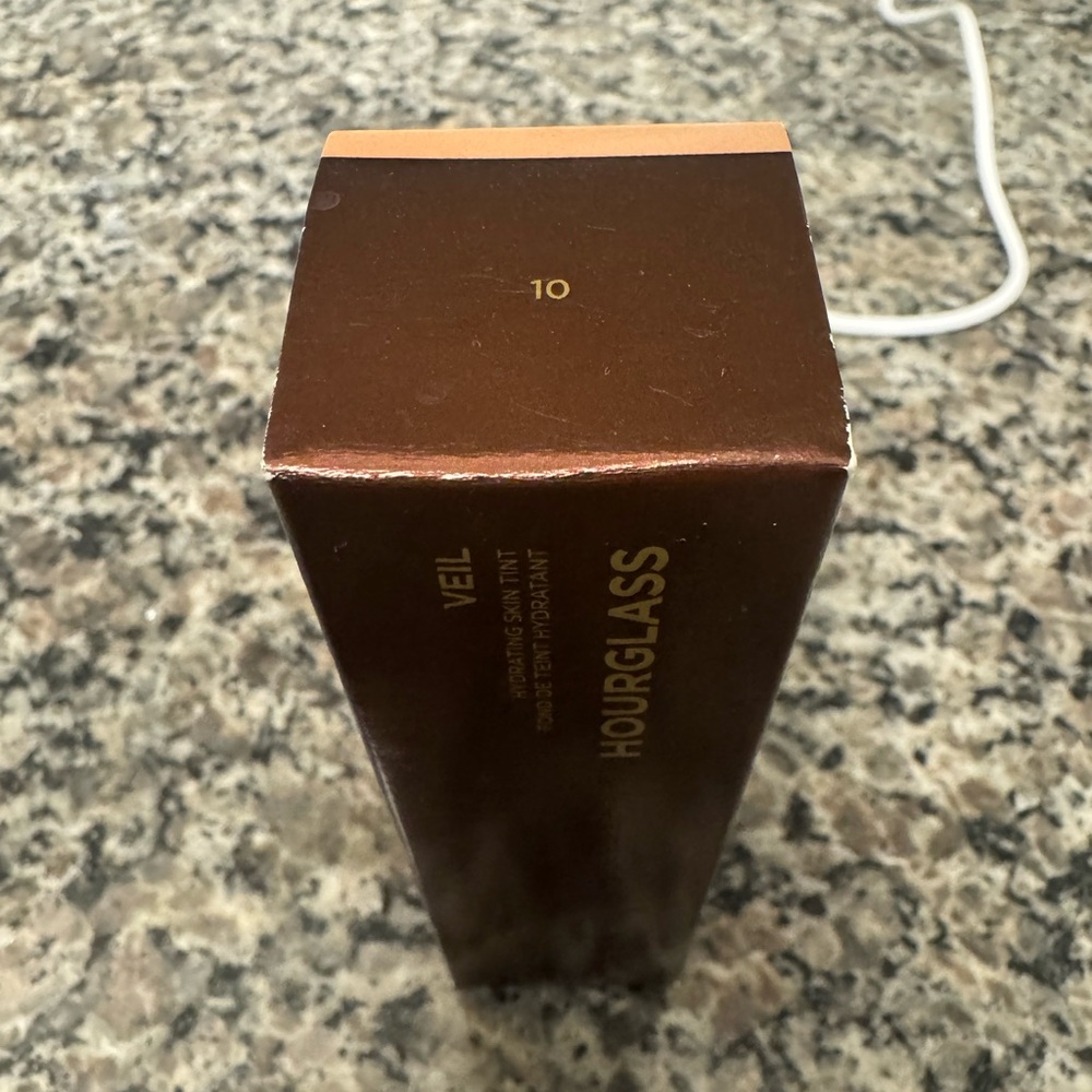 Hourglass Veil Hydrating Skin Tint - Picture 4 of 7